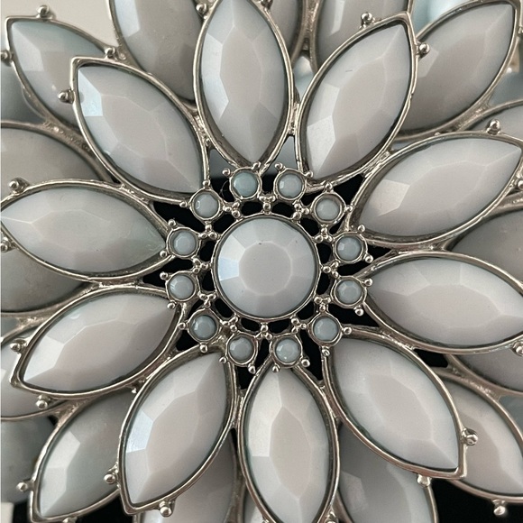 5 Strand Flower Bracelet - Picture 2 of 4